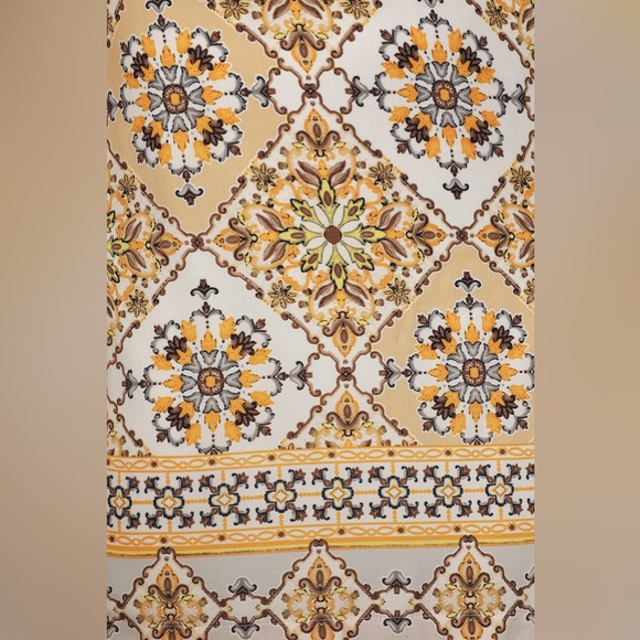 NWOT Lulu’s Size S Sandy Lion Yellow Print Shift Dress - Picture 5 of 12